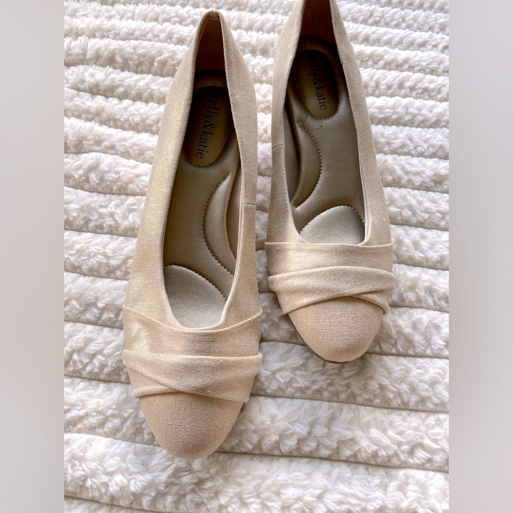 Kelly & Katie Gold Shimmer Wedge Heels | Size 8.5M | Elegant & Comfortable - Picture 2 of 8